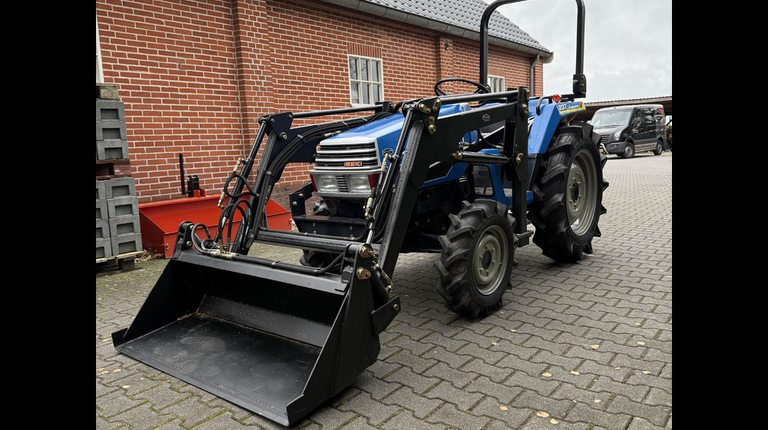 Iseki TU237 mit Frontlader ab 149 € pro Monat.